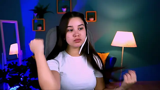 Snapshot of AnnaGarcias_ chatting on 11-12-25, 08:59 AnnaGarcias online show from 11-12-25, 08:59