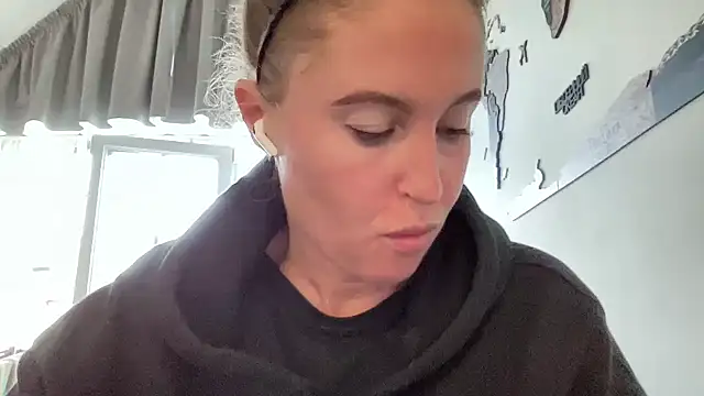 Ameli8 online show from 11-08-25, 01:22