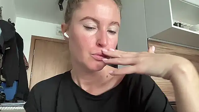 Ameli8 online show from 11-09-25, 10:57