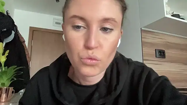 Ameli8 online show from 12-22-25, 12:24