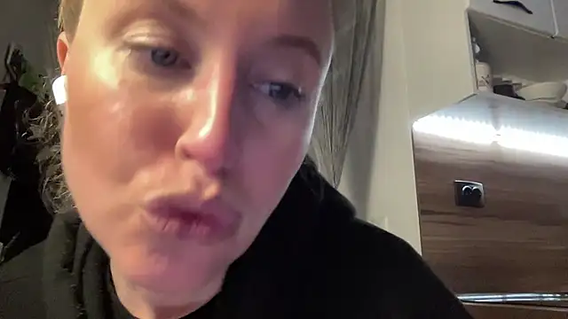 Ameli8 online show from 03-25-26, 07:42