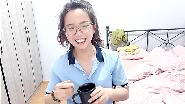Hmm 0303 online show from 05-08-26, 04:56