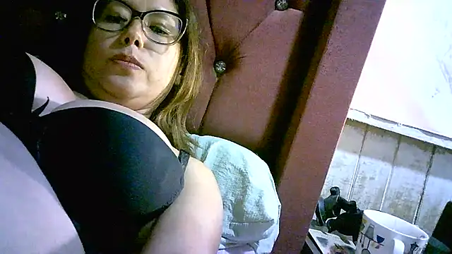 Zulreyna online show from 04-15-26, 03:46