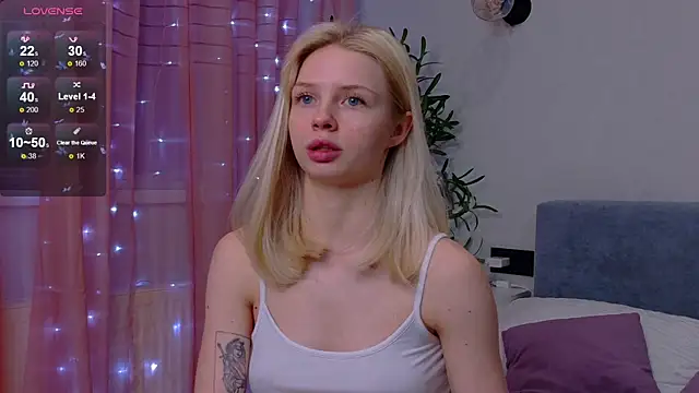 Snapshot of alice_wond chatting on 12-15-25, 05:06 alice wond online show from 12-15-25, 05:06