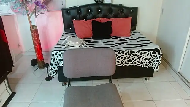 LuluKiss  online show from 01-08-26, 01:35