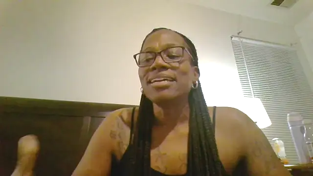 Snapshot of SweetParadise00 chatting on 11-06-25, 03:18 SweetParadise00 online show from 11-06-25, 03:18