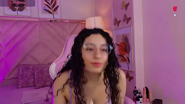 Snapshot of DemiJones_ chatting on 02-14-26, 04:09 DemiJones online show from 02-14-26, 04:09