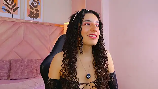 Snapshot of DemiJones_ chatting on 06-19-26, 04:39 DemiJones online show from 06-19-26, 04:39