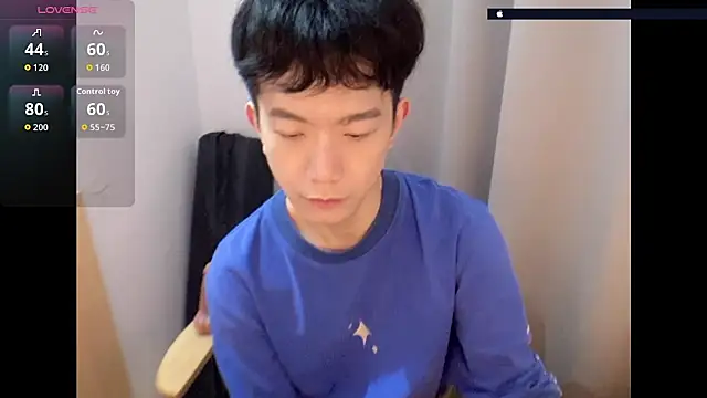 Snapshot of CouplingCry chatting on 04-18-26, 03:49 CouplingCry online show from 04-18-26, 03:49