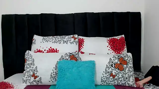 Snapshot of Miss-Berries chatting on 03-28-26, 01:22 Miss-Berries online show from 03-28-26, 01:22