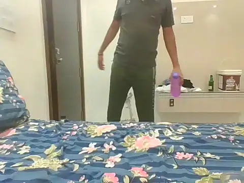 Snapshot of richiirichhh123 chatting on 11-08-25, 03:45 richiirichhh123 online show from 11-08-25, 03:45