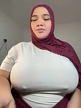 Snapshot of sweetmuslim01 chatting on 01-22-25, 10:48 sweetmuslim01 online show from 01-22-25, 10:48