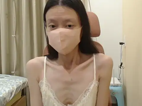 Snapshot of Lil-Cherries chatting on 04-05-26, 05:54 Lil-Cherries online show from 04-05-26, 05:54