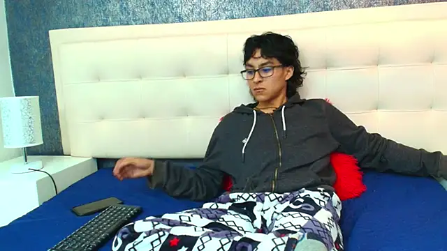 Snapshot of Zoro_V chatting on 11-07-25, 12:05 Zoro V online show from 11-07-25, 12:05