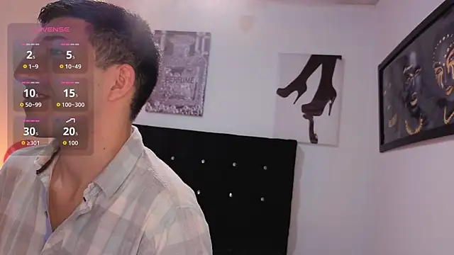 Snapshot of Un_Sluttyy chatting on 02-13-26, 12:01 Un Sluttyy online show from 02-13-26, 12:01