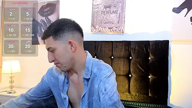 Snapshot of Un_Sluttyy chatting on 02-16-26, 11:39 Un Sluttyy online show from 02-16-26, 11:39