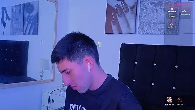 Snapshot of Un_Sluttyy chatting on 03-04-26, 11:38 Un Sluttyy online show from 03-04-26, 11:38