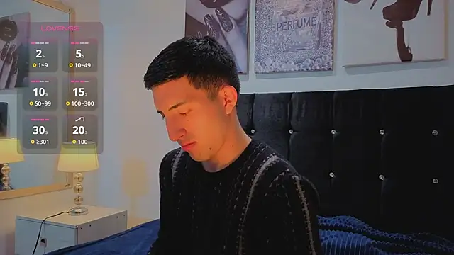 Snapshot of Un_Sluttyy chatting on 03-06-26, 11:50 Un Sluttyy online show from 03-06-26, 11:50