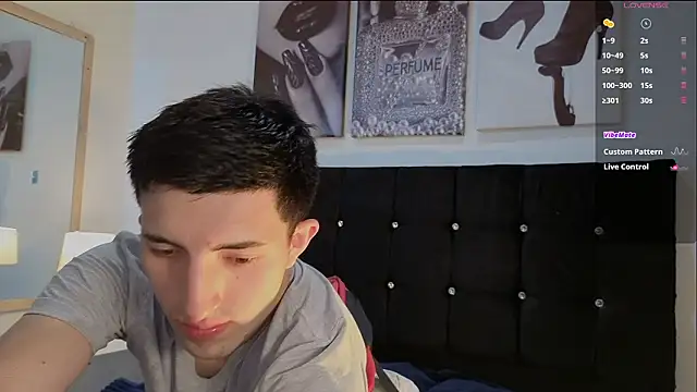 Snapshot of Un_Sluttyy chatting on 03-12-26, 11:49 Un Sluttyy online show from 03-12-26, 11:49