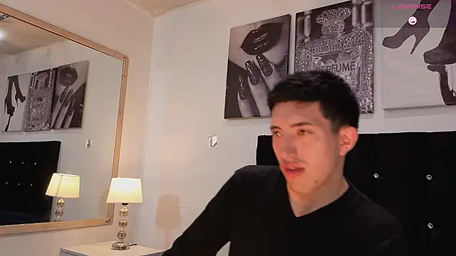 Snapshot of Un_Sluttyy chatting on 03-13-26, 12:01 Un Sluttyy online show from 03-13-26, 12:01