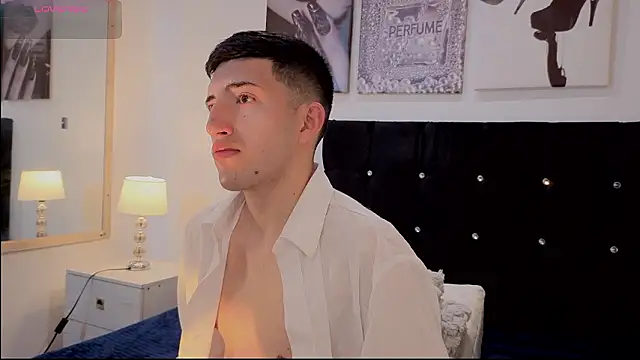 Snapshot of Un_Sluttyy chatting on 03-21-26, 11:15 Un Sluttyy online show from 03-21-26, 11:15