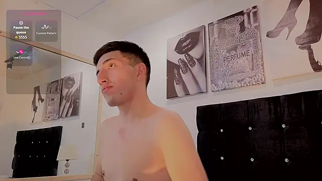 Snapshot of Un_Sluttyy chatting on 03-26-26, 11:05 Un Sluttyy online show from 03-26-26, 11:05