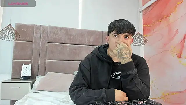 LoveRebels  online show from 02-09-26, 06:45