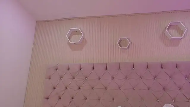Snapshot of ZarinaWynne chatting on 07-17-26, 01:51 ZarinaWynne online show from 07-17-26, 01:51