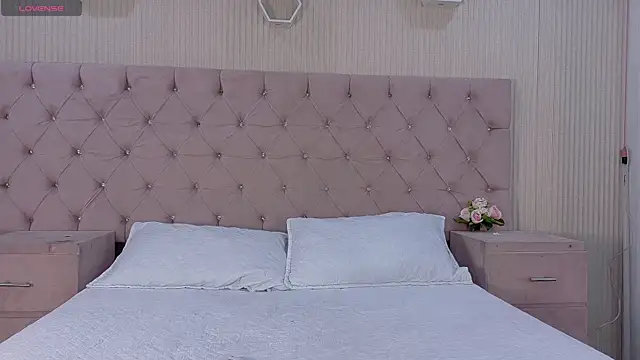 Snapshot of ZarinaWynne chatting on 07-21-26, 01:24 ZarinaWynne online show from 07-21-26, 01:24
