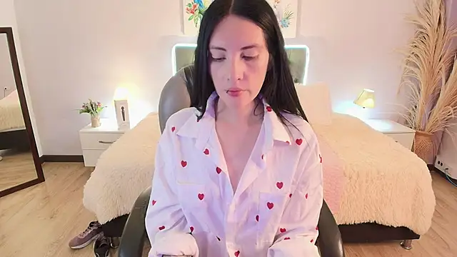 Neo sarah  online show from 05-06-26, 03:13
