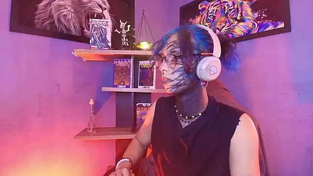 luxiel  online show from 02-11-26, 08:47