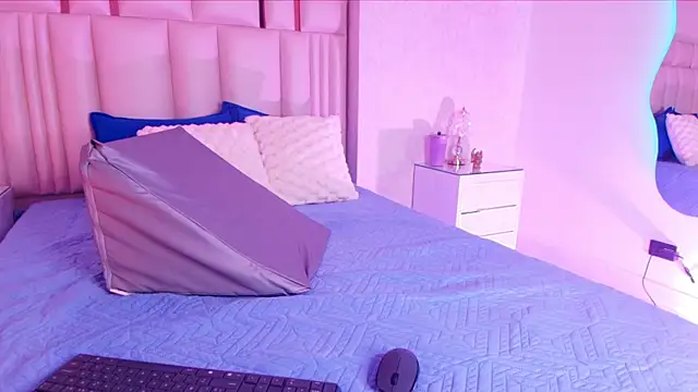 alanarose18 online show from 11-14-25, 07:23