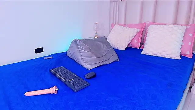 alanarose18 online show from 02-11-26, 07:19