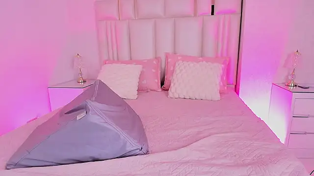 alanarose18 online show from 03-10-26, 07:19