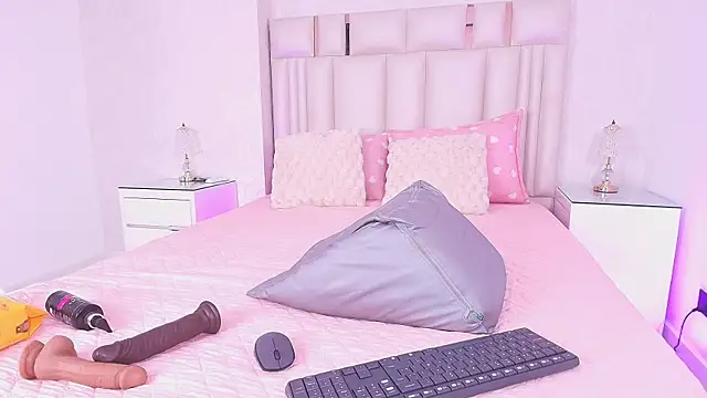 alanarose18 online show from 06-19-26, 07:17