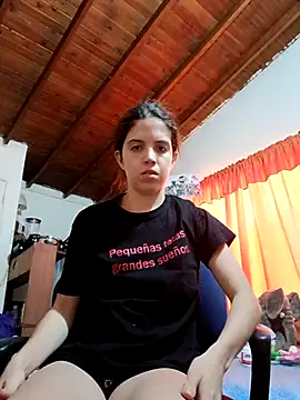 Snapshot of hincaVale090824 chatting on 11-16-25, 02:33 hincaVale090824 online show from 11-16-25, 02:33