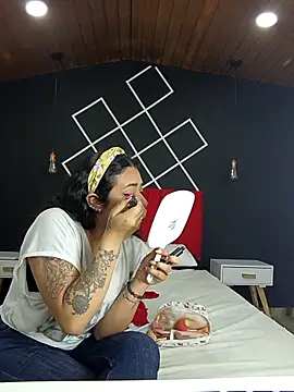 Logan Chloe online show from 12-01-25, 11:37