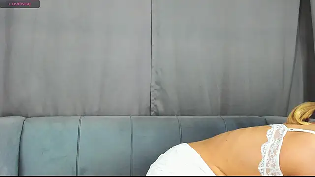 Snapshot of Monisees chatting on 11-16-25, 02:28 Monisees online show from 11-16-25, 02:28