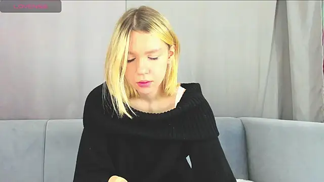 Snapshot of Monisees chatting on 11-20-25, 02:45 Monisees online show from 11-20-25, 02:45
