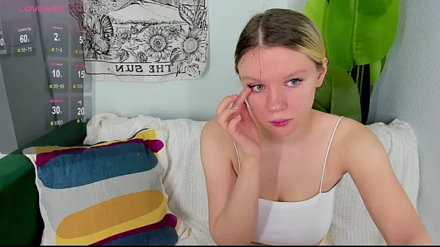 Snapshot of Monisees chatting on 01-14-26, 01:33 Monisees online show from 01-14-26, 01:33