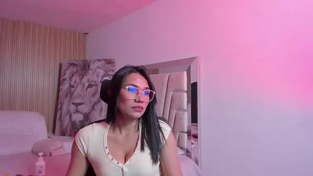 katemooss  online show from 11-21-25, 12:15