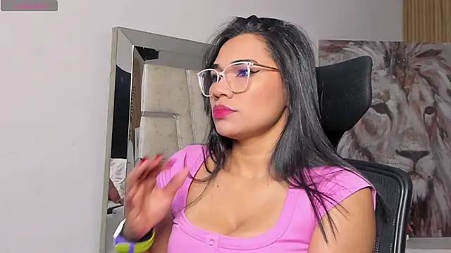 katemooss  online show from 12-21-25, 12:45