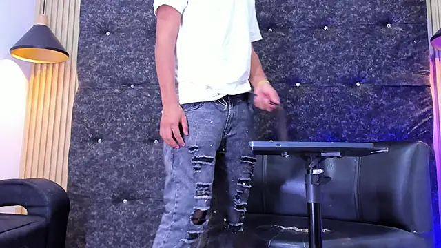 Snapshot of Tommy_bigcock19 chatting on 11-09-25, 09:24 Tommy bigcock19 online show from 11-09-25, 09:24