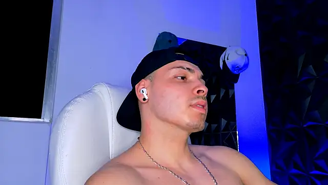 Maxwell Dupont online show from 12-21-25, 12:07