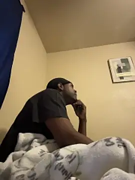 Snapshot of CrookedBeaut chatting on 12-05-25, 02:03 CrookedBeaut online show from 12-05-25, 02:03