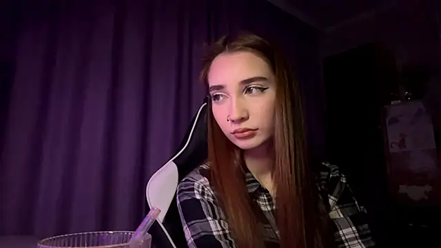 HollyPaw online show from 11-25-25, 07:03