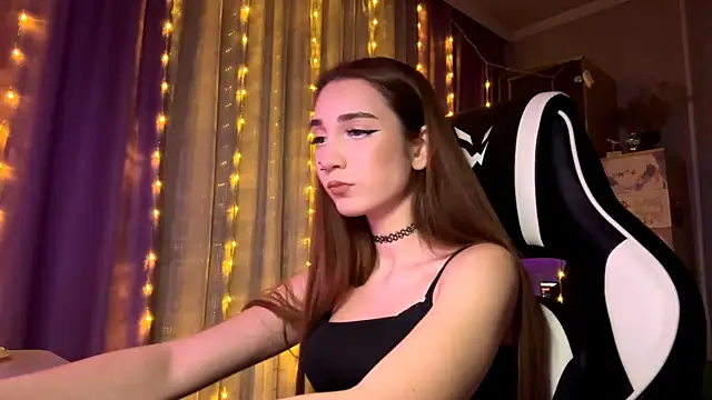 HollyPaw online show from 12-17-25, 07:20