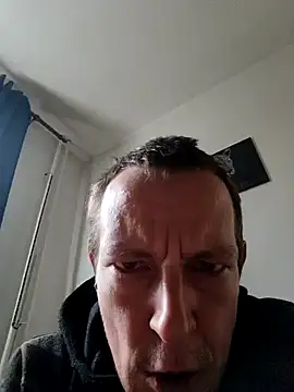 Snapshot of Krocanek chatting on 11-08-25, 08:36 Krocanek online show from 11-08-25, 08:36