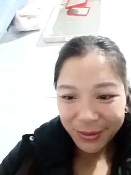 Lyla john online show from 12-19-25, 09:22