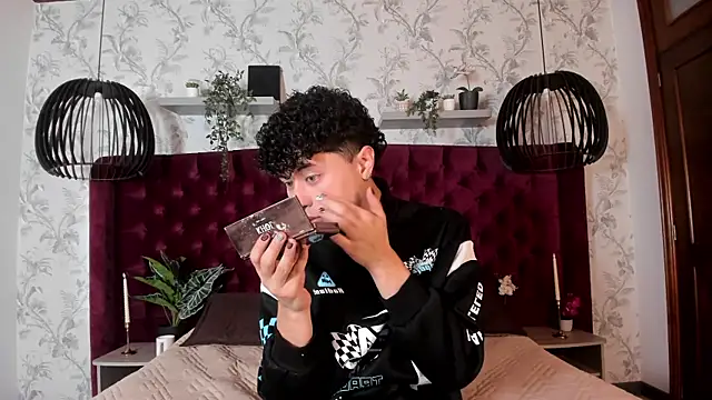 Noah dupont  online show from 12-20-25, 11:39